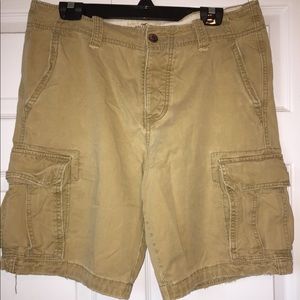 Men’s khaki shorts
